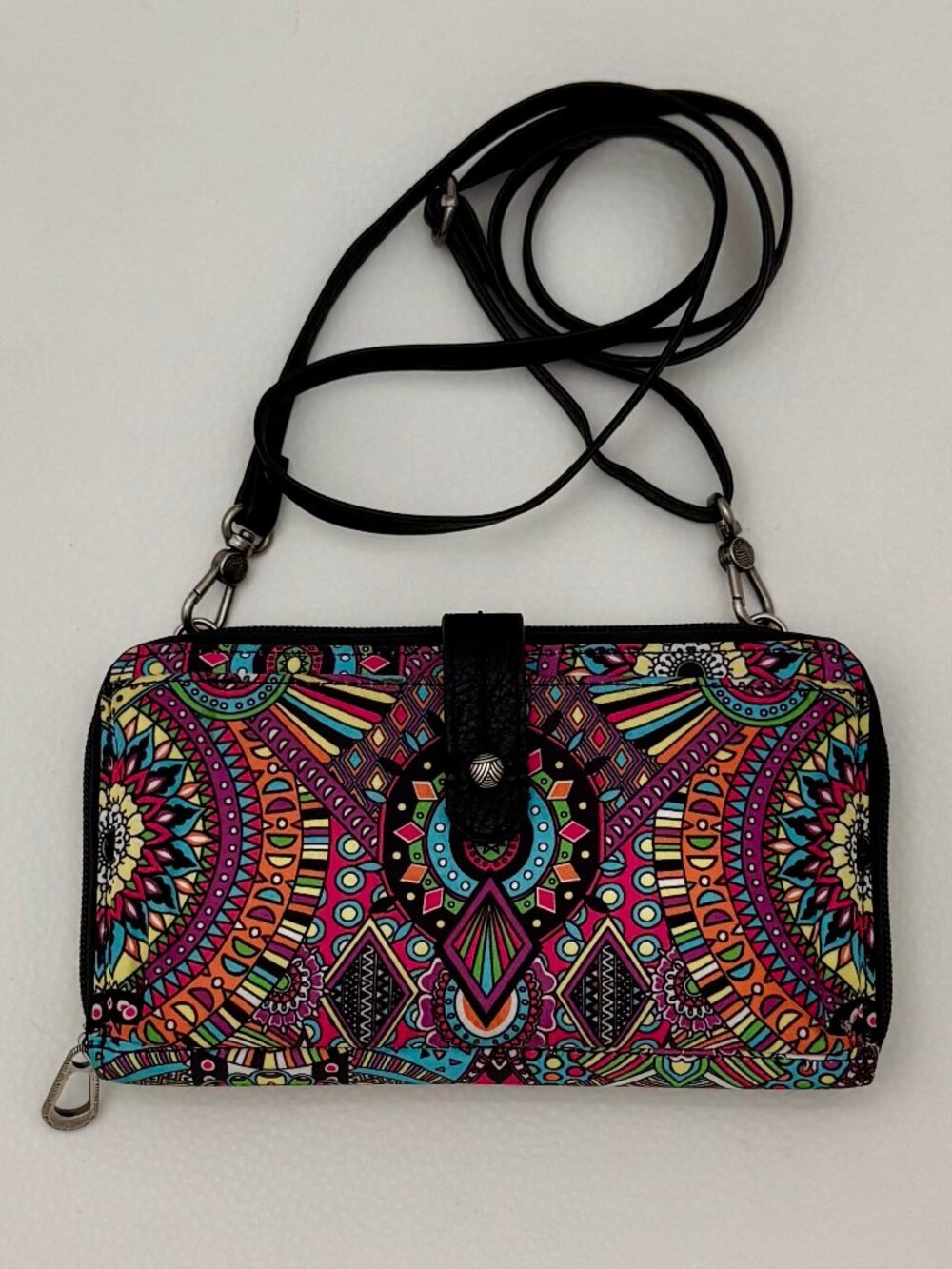 NWOT Sakroots Artist Circle Smartphone Wallet Wristlet or Crossbody bag w/straps